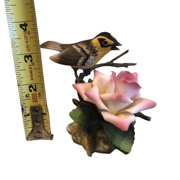 Vintage Goldfinch with pink rose Porcelain figurine - Picture 8 of 9